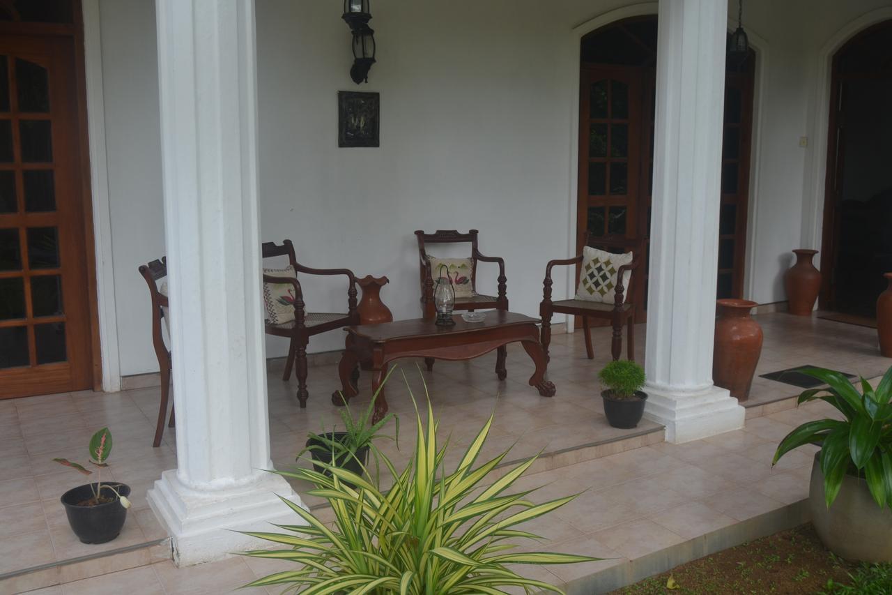 Kuma Beach Side Villa Wadduwa Buitenkant foto